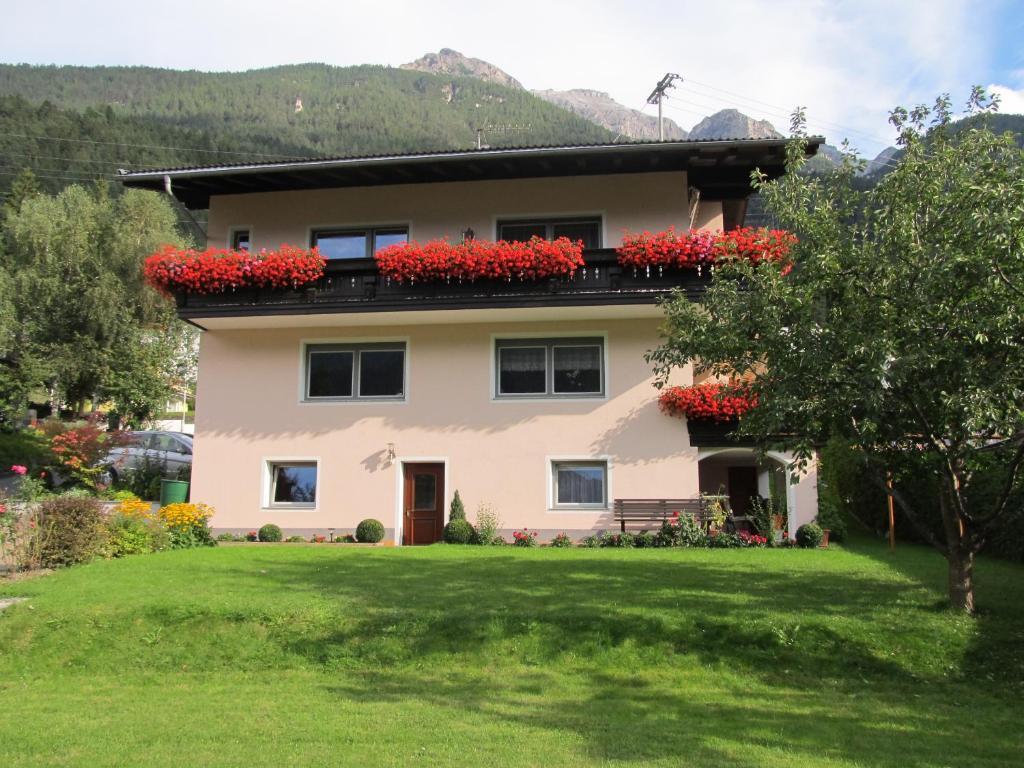 Ferienwohnung Haus Vogelsberger Fulpmes Exterior foto
